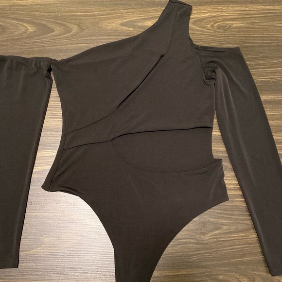 Cutting It Close Off Shoulder Bodysuit - Picture 5 of 7